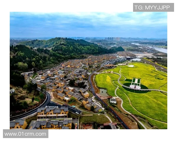 秋雨竞逐英豪路，结尾邂逅挂面村！四川中江半马鸣枪开跑
